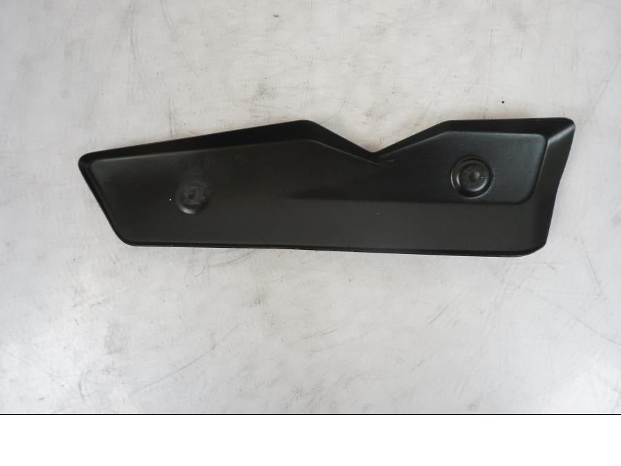 Snett uppifrån på Värmeskydd från en KTM 1290 Super Duke R -2021 motorcykel.