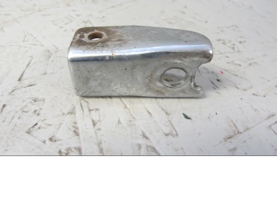Baksidan på Fotpinnefäste från en Suzuki GSX 400 -1984 motorcykel.