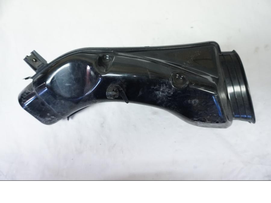 Vänster sida på Luftintag från en Suzuki GSX-R 750 -2001 motorcykel.