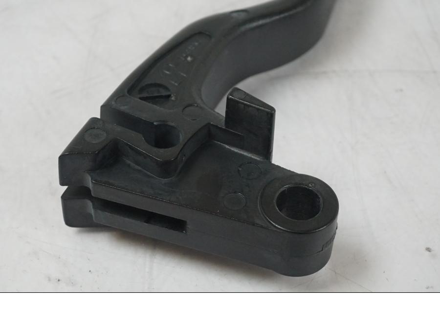 Snett nerifrån på Kopplingsgrepp från en Yamaha XV 950 R -2014 motorcykel.