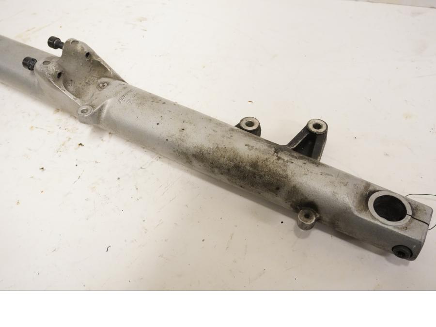 Vänster sida på Gaffelben från en BMW K 1200 RS -2002 motorcykel.