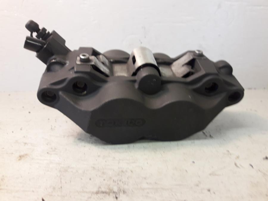 Baksidan på Bromsok från en BMW R 1150 R -2004 motorcykel.