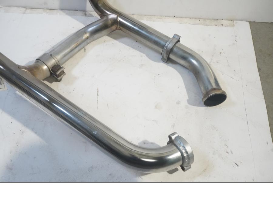 Baksidan på Grenrör från en BMW R 1100 S -1999 motorcykel.