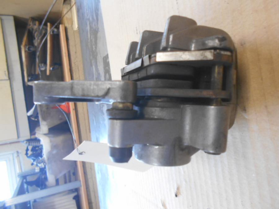 Höger sida på Bromsok från en Honda VT 1100 C -1995 motorcykel.