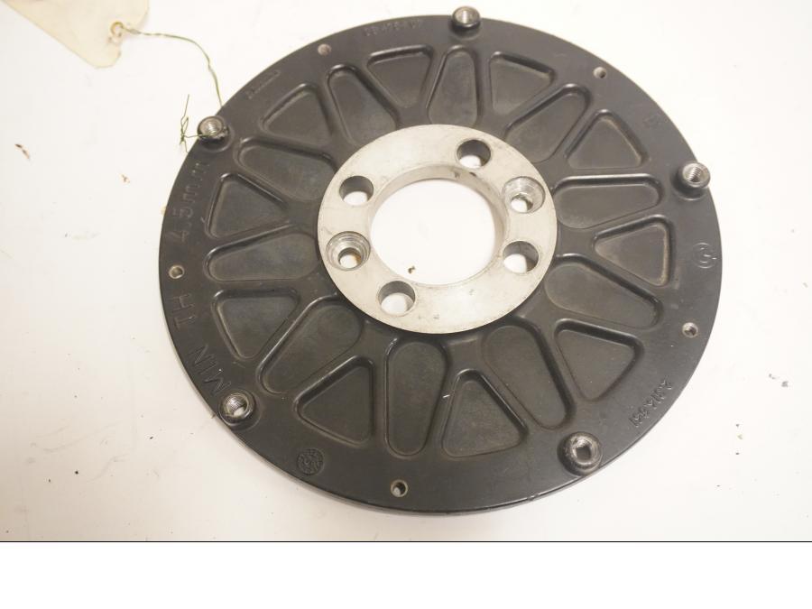 Baksidan på Bromsskivefäste från en BMW R 1100 R -1995 motorcykel.