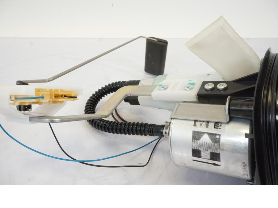 Snett uppifrån på Bensinpump insprut från en BMW S 1000 XR -2019 motorcykel.