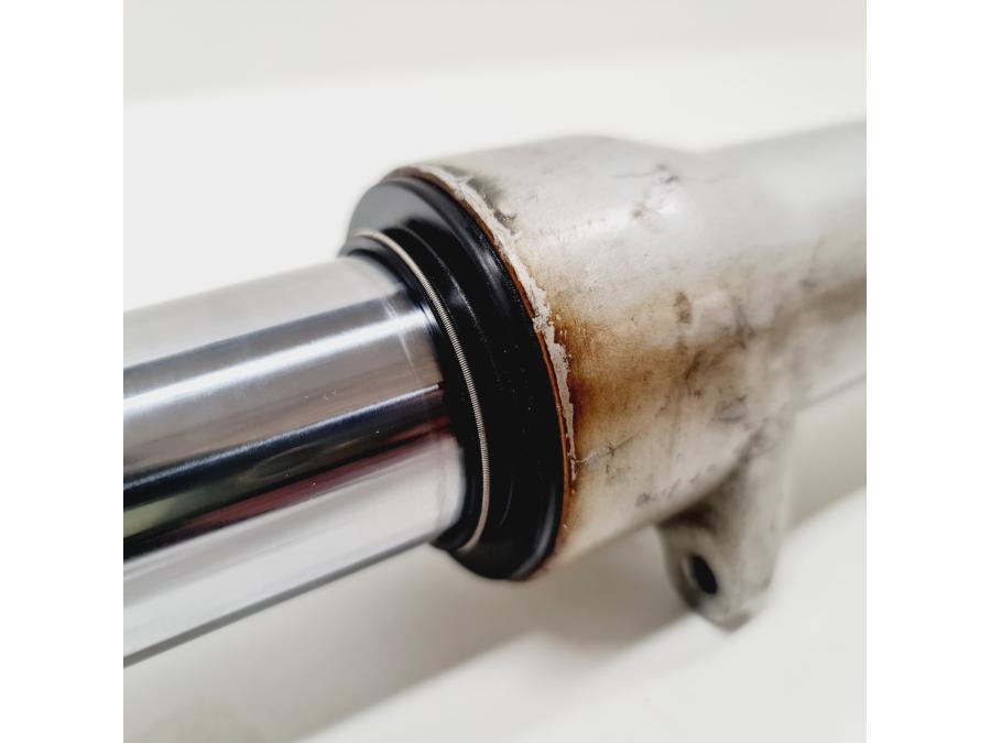 Höger sida pÄ Gaffelben frÄn en Suzuki GSX 1100 F -1990 motorcykel.