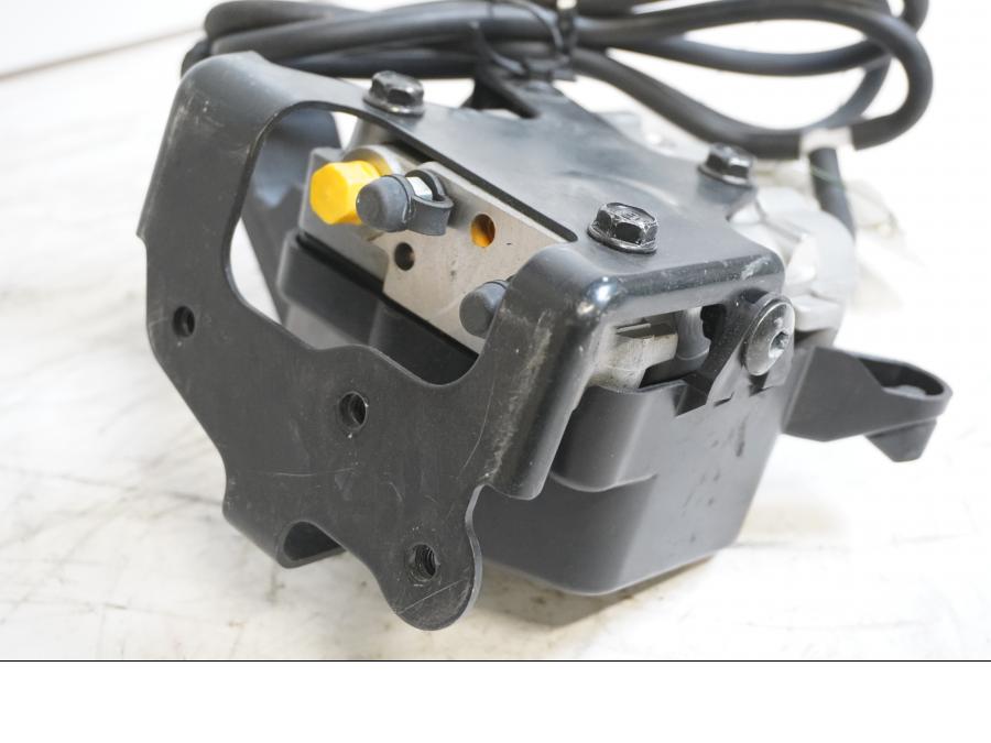 Höger sida på ABS Modulator från en Honda CBR 1000 RR -2009 motorcykel.