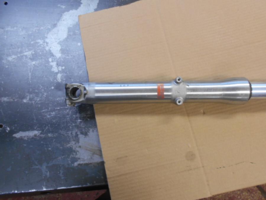 Höger sida på Gaffelben från en Honda VT 1100 C -1995 motorcykel.