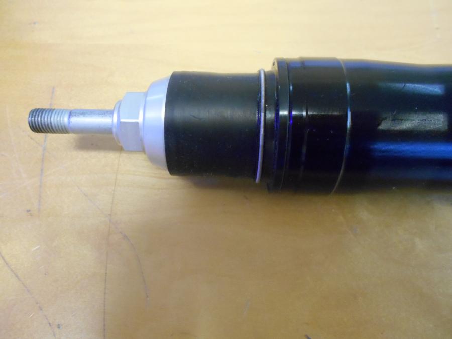 Höger sida på Gaffelben från en BMW R 1200 GS -2014 motorcykel.