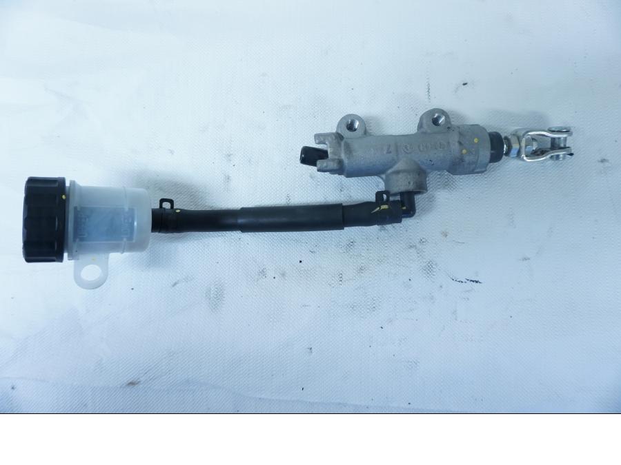 Baksidan på Bromshuvudcylinder från en Kawasaki Ninja 650 -2018 motorcykel.