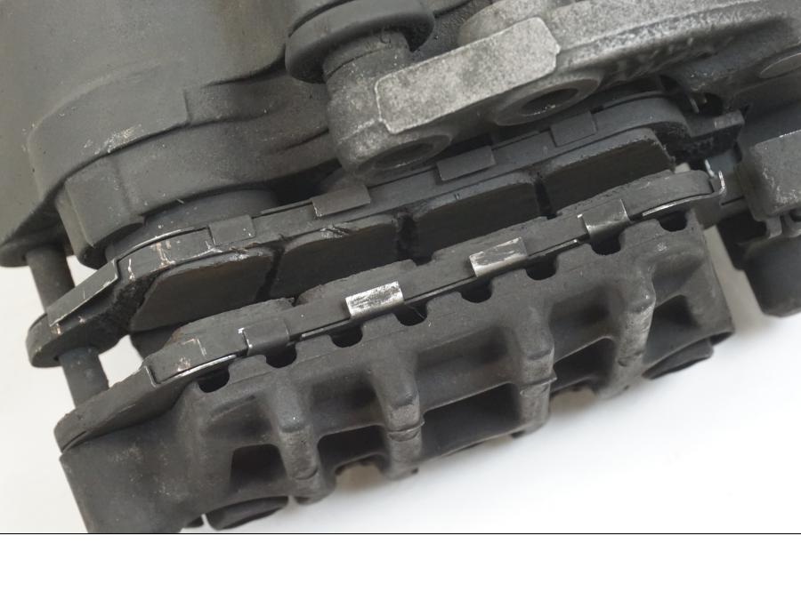 Snett uppifrån på Bromsok från en Honda ST 1300 -2002 motorcykel.