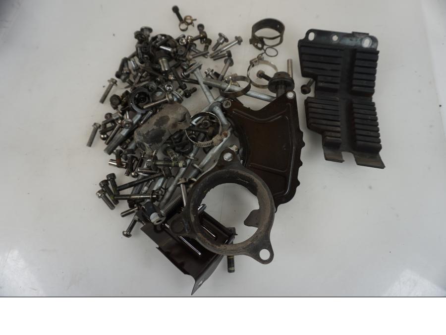 Framsidan på Skruv / Mutter etc från en Yamaha FJR 1300 -2005 motorcykel.