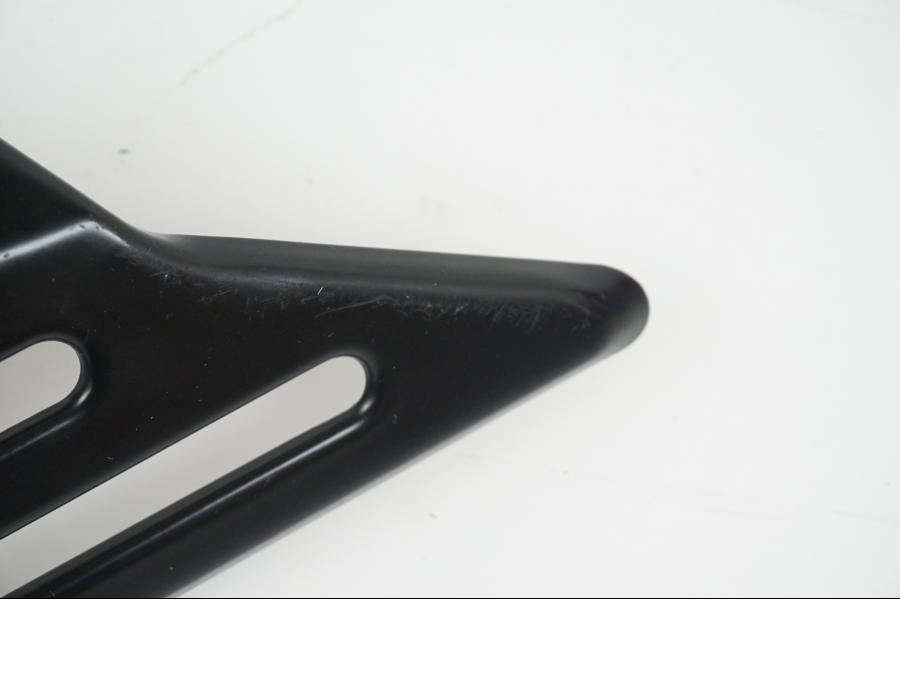 Snett nerifrån på Värmeskydd från en Suzuki GSX-R 1000 -2008 motorcykel.