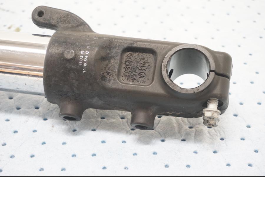 VÀnster sida pÄ Gaffelben frÄn en KTM 690 SMCR -2015 motorcykel.