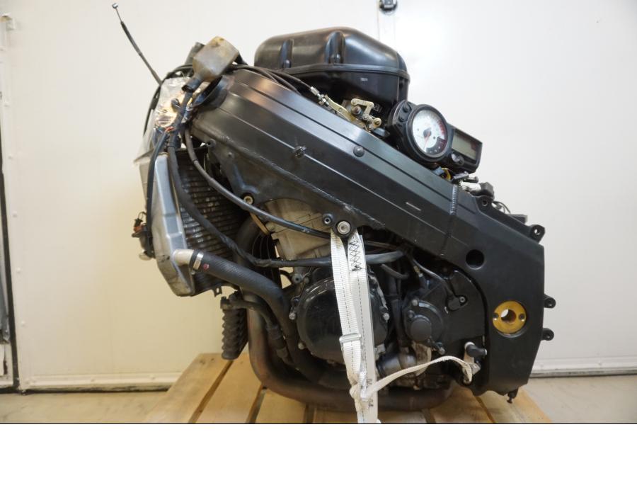 Framsidan på Motorpaket från en Suzuki GSX-R 1000 -2003 motorcykel.