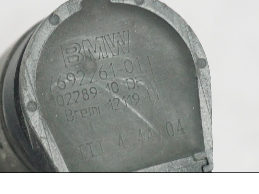 Snett uppifrån på Tändspole från en BMW R 1200 GS -2005 motorcykel.