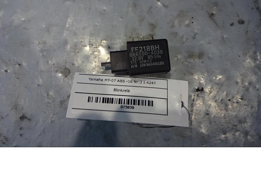 Framsidan på Blinkersrelä från en Yamaha MT-07 -2016 motorcykel.