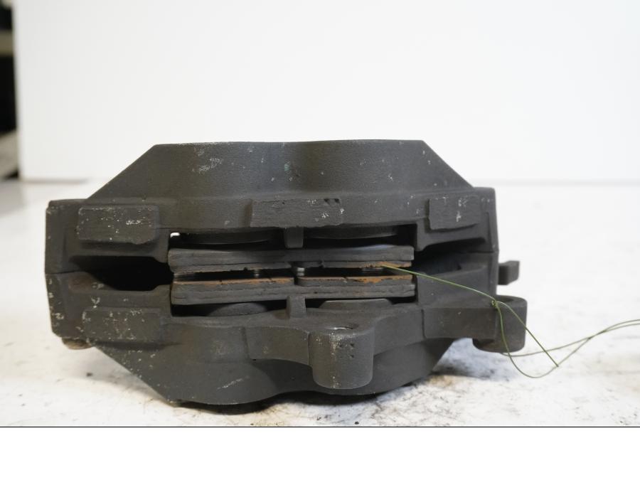 Höger sida på Bromsok från en BMW K 1200 R Sport -2007 motorcykel.