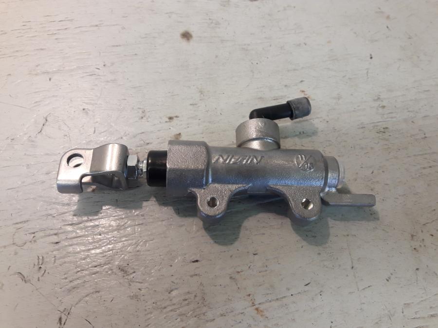 Framsidan på Bromshuvudcylinder från en Honda VTX 1800 -2005 motorcykel.