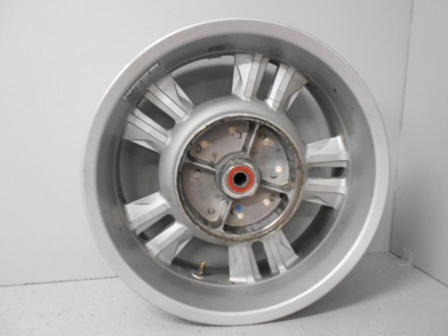 Baksidan på Fälg från en Honda CTX 1300 -2014 motorcykel.