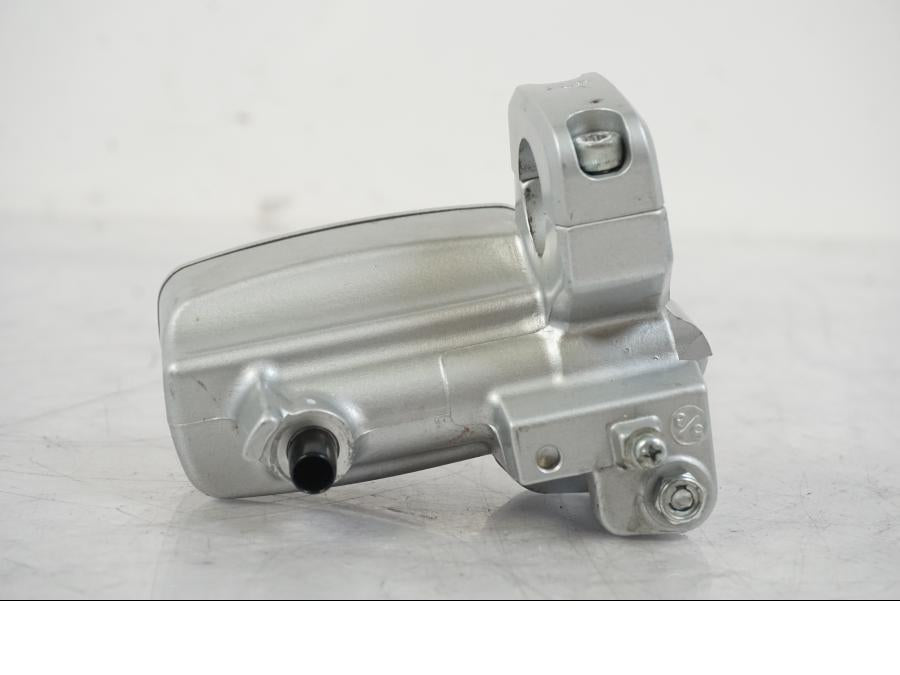 Extrabild2 på Bromshuvudcylinder från en Suzuki VZR 1800 -2009 motorcykel.