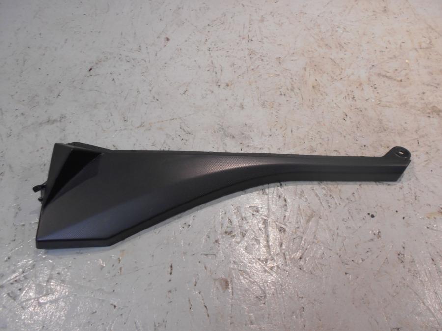 Framsidan på Toppkåpsinsida från en Kawasaki ZX-10R -2008 motorcykel.