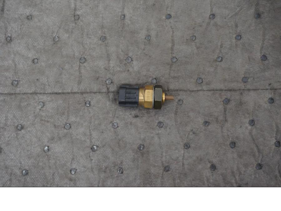 Framsidan på Temperatursensor från en Kawasaki VN 1500 Mean Streak -2003 motorcykel.