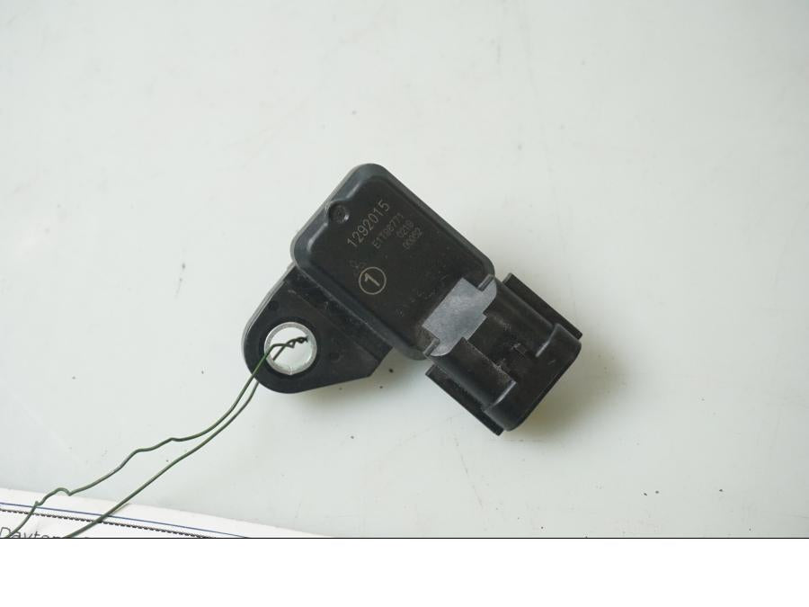Framsidan pÄ Luftsensor frÄn en Triumph Daytona 675 -2011 motorcykel.