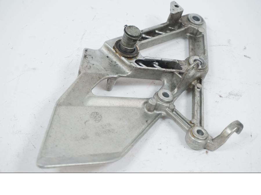 Extrabild1 på Fotpinnefäste från en Honda CBR 600 -1998 motorcykel.