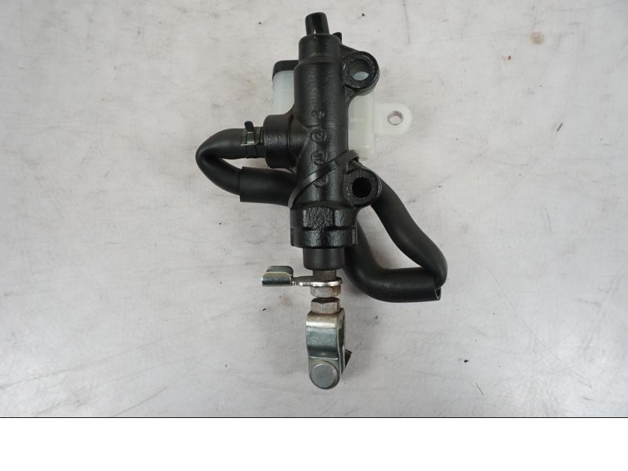 Höger sida på Bromshuvudcylinder från en Triumph Bonneville T120 -2021 motorcykel.