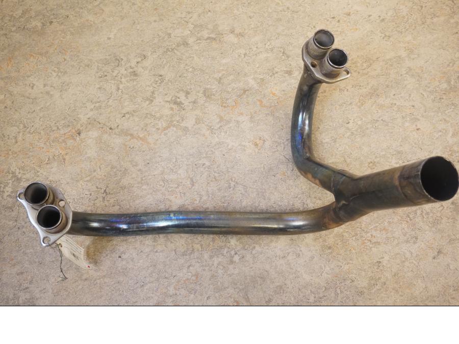 Höger sida på Grenrör från en BMW R 1100 GS -1997 motorcykel.