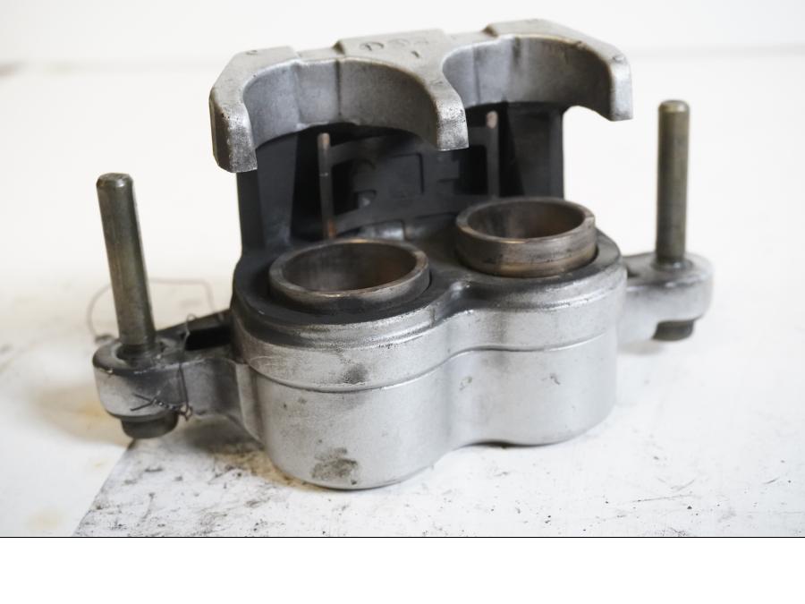 Höger sida på Bromsok från en Yamaha XVS 650 -2002 motorcykel.