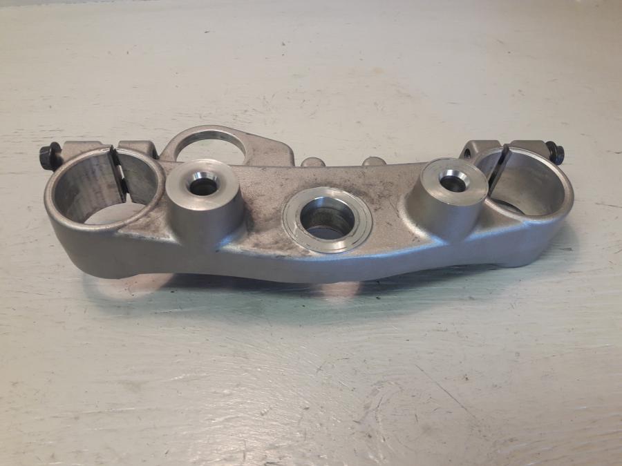 Baksidan på Gaffelkrona från en Yamaha WR 125 -2010 motorcykel.