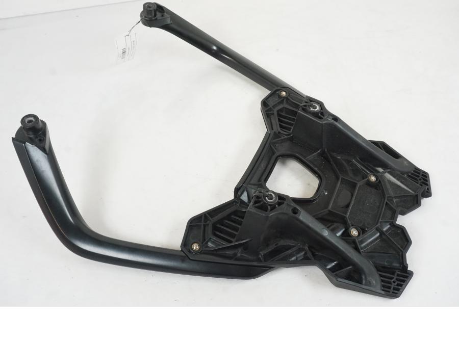 Snett nerifrÄn pÄ PakethÄllare frÄn en BMW R 1250 GS -2021 motorcykel.