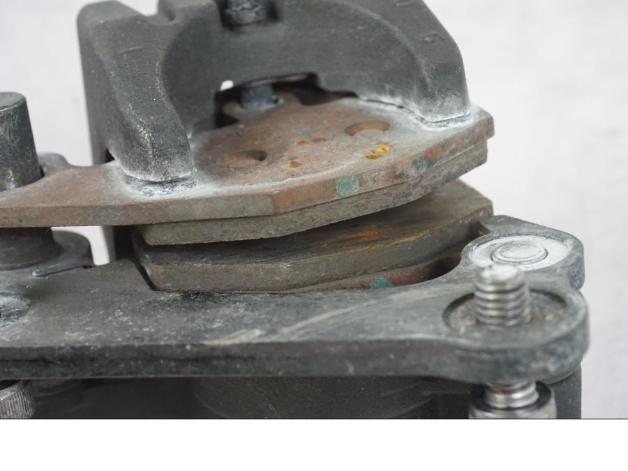 Extrabild2 på Bromsok från en Kawasaki ER-6N -2016 motorcykel.