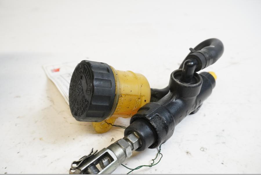 Höger sida på Bromshuvudcylinder från en Triumph Daytona 675 -2007 motorcykel.