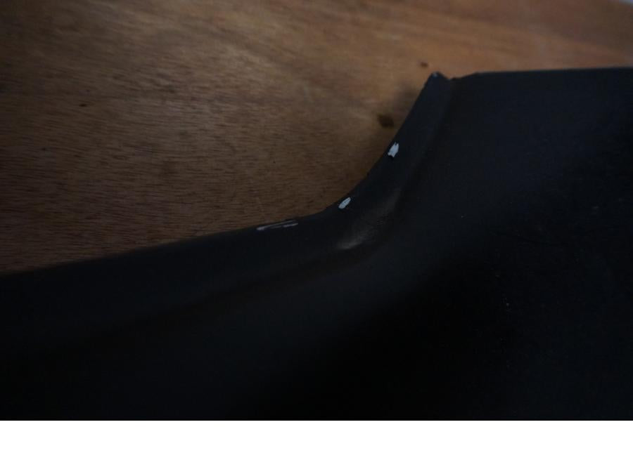 Extrabild1 på <p>Bakvinge höger från Suzuki GSX-R 1995.</p>
<p>Lackobjekt, lagad insida bak.</p> motorcykel.