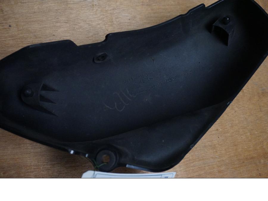 VÀnster sida pÄ Sidopanel frÄn en Suzuki VL 800 -2001 motorcykel.