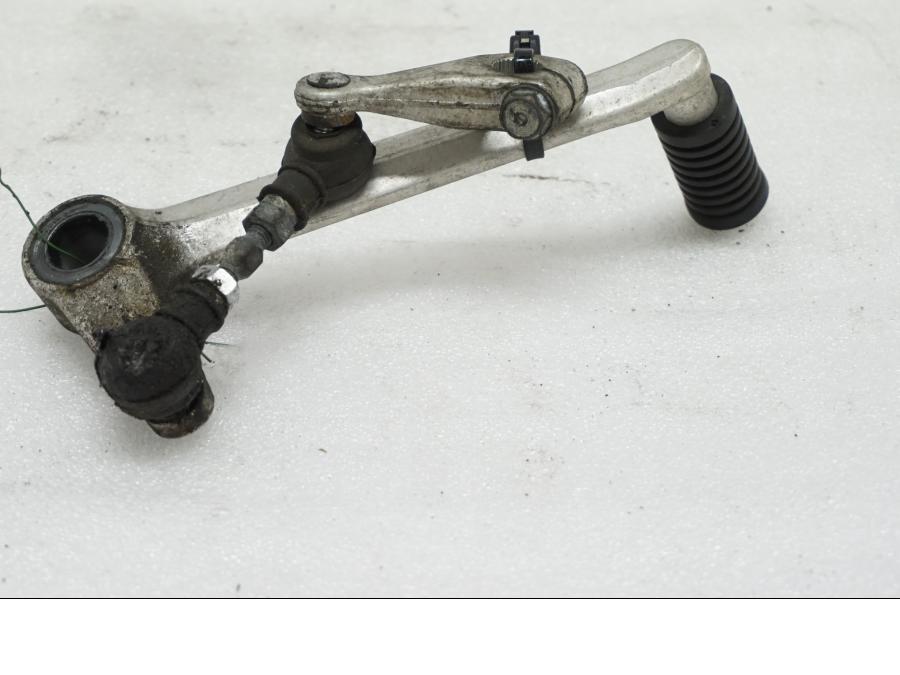 Baksidan på Växelpedal från en Honda XL 1000 V -2008 motorcykel.