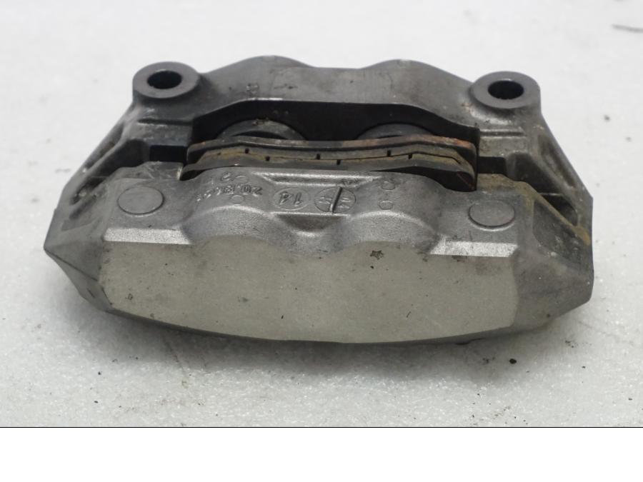 Höger sida på Bromsok från en Ducati Monster 1200 -2015 motorcykel.