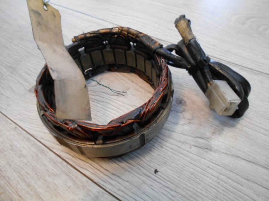 Baksidan på Generator från en Yamaha XJ 750 -1982 motorcykel.