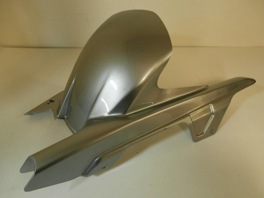 Framsidan på Svingskärm från en Honda CB 600 Hornet -2007 motorcykel.