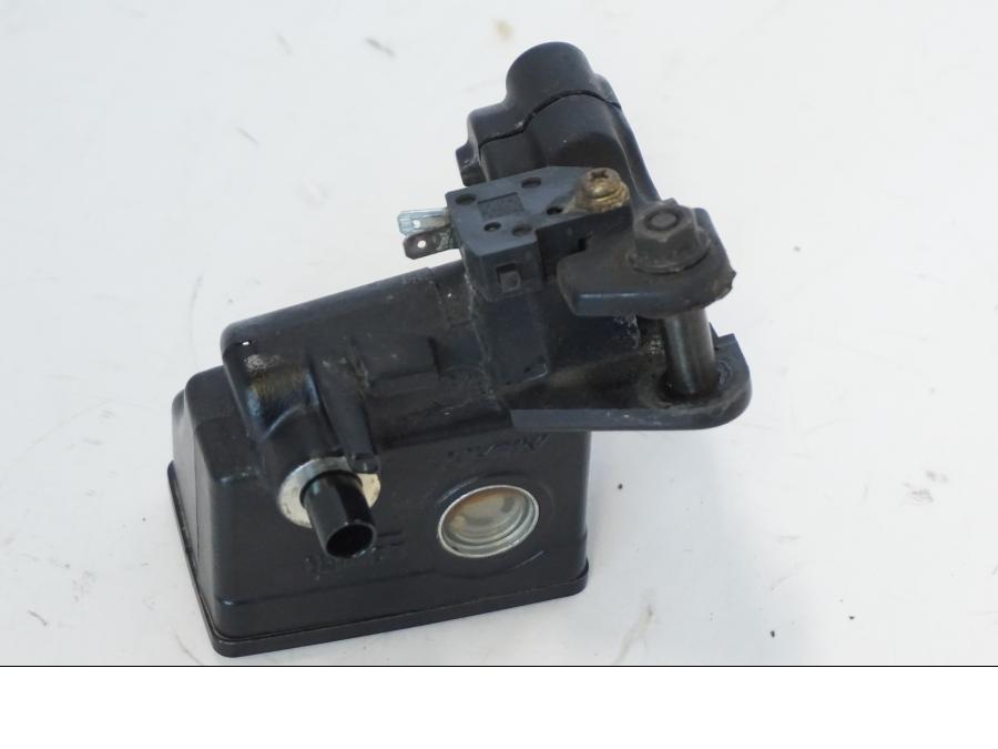 Extrabild2 pÄ Bromshuvudcylinder frÄn en Kawasaki ZR-7 -2001 motorcykel.