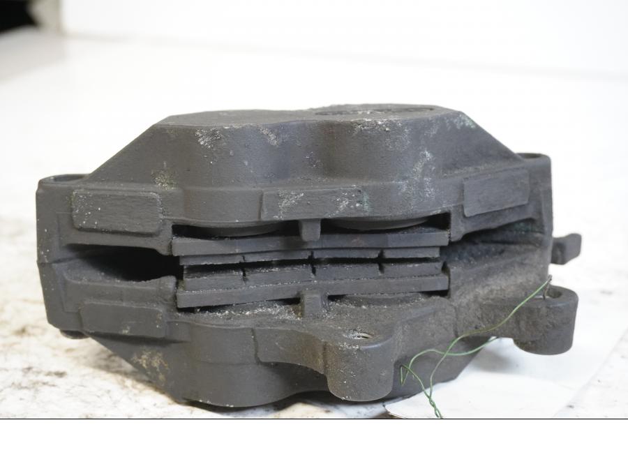 Höger sida på Bromsok från en BMW K 1200 LT -2004 motorcykel.