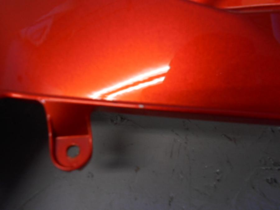 Extrabild1 på <p>Bakvinge från Kawasaki Z 800 2013.</p>
<p>COVER-TAIL,C.B.ORANG , enstaka smårepor.</p> motorcykel.