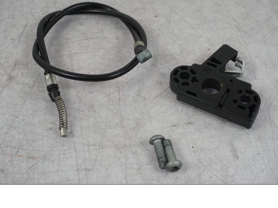 Baksidan på Sadellåsmekanism från en KTM 1290 Super Adventure R -2018 motorcykel.