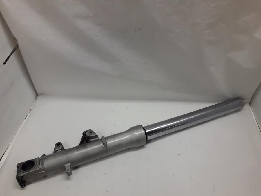 Baksidan på Gaffelben från en Suzuki GSX-R 600 -1998 motorcykel.