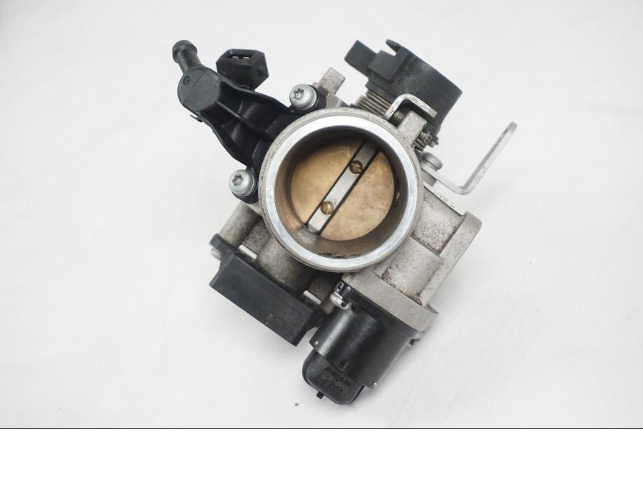 Extrabild3 på Spjällhus från en BMW F 650 CS -2002 motorcykel.