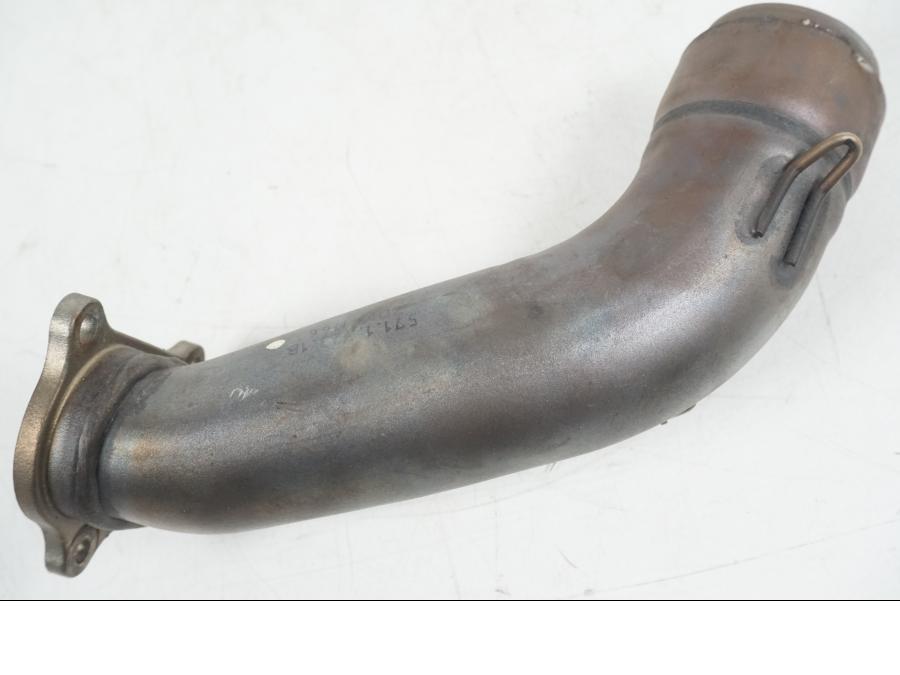 Snett nerifrån på Grenrör från en Ducati Hyperstrada -2013 motorcykel.